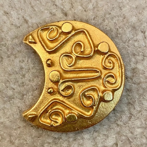 VINTAGE 1980s ERWIN PEARL MATTE GOLD ETRUSCAN CRESCENT MOON CLIP ON EARRINGS EUC - Picture 2 of 6